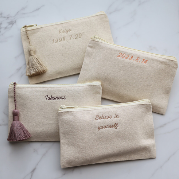 【手書き風筆記体】フラットポーチmini ┃名入れ メッセージ 刺繍 イニシャル 名前入れ 名前入り 文字入れ 6枚目の画像