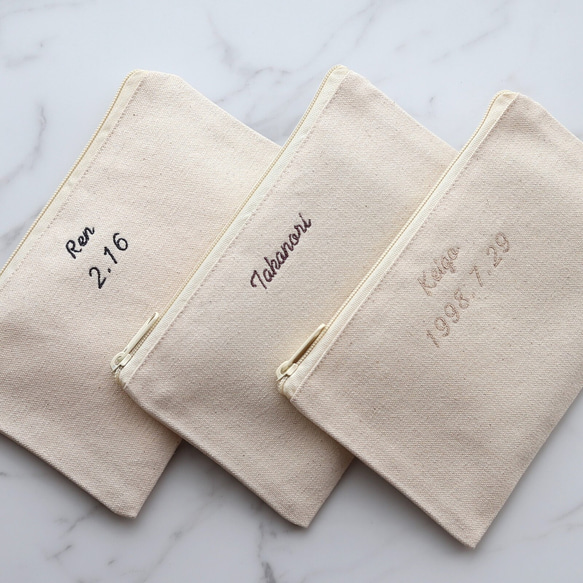 【手書き風筆記体】フラットポーチmini ┃名入れ メッセージ 刺繍 イニシャル 名前入れ 名前入り 文字入れ 18枚目の画像