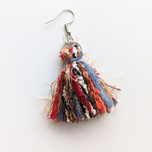華やか☆かっこいい 引き揃え糸のカラフルタッセルピアス・ネイティブ