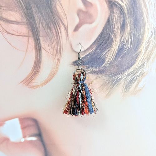 華やか☆かっこいい 引き揃え糸のカラフルタッセルピアス・ネイティブ