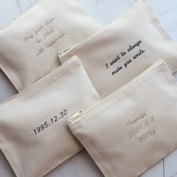 【手書き風筆記体】名入れ 3段メッセージ フラットポーチ ┃刺繍 イニシャル 名前入れ 名前入り 文字入れ 3枚目の画像