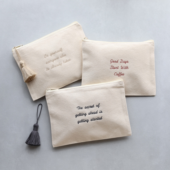 オーダー製作　刺繍　お薬ポーチ　ハンドメイド 名入れ メッセージ刺繍 フラットポーチ｜母子手帳ケース・通帳・お薬