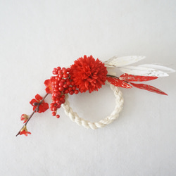 紅白カラーの菊と梅のお正月飾り 4枚目の画像