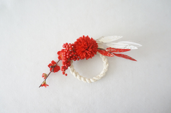 紅白カラーの菊と梅のお正月飾り 4枚目の画像