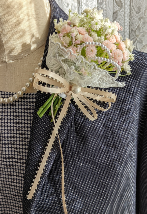 與包裝♡新作品！ 2WAY 花束胸花，優雅的白色和粉色霧霾草和蕾絲 入學典禮 畢業典禮 第3張的照片