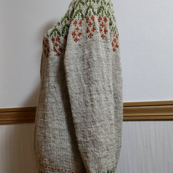 お花のヨーク編みセーター 3枚目の画像
