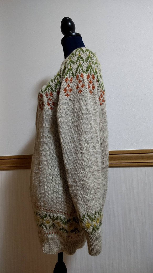 お花のヨーク編みセーター 3枚目の画像