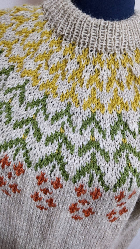 お花のヨーク編みセーター 2枚目の画像