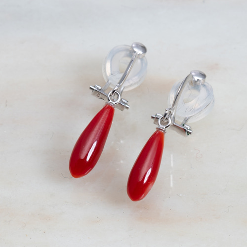 coral》血赤珊瑚のしずく型クリップ式イヤリング ピアス(フック coral》血赤珊瑚のしずく型クリップ式イヤリング ピアス(フック