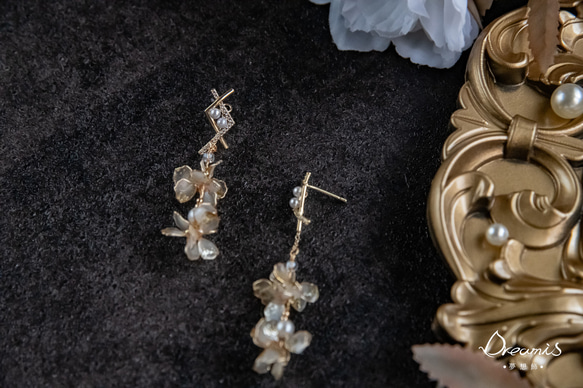燦金年華系列-雙花設計感耳環 第2張的照片