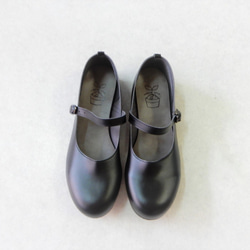 正式場合，這款柔軟的繫帶平底鞋（編號 114）會讓您的雙腳倍感舒適。 第4張的照片