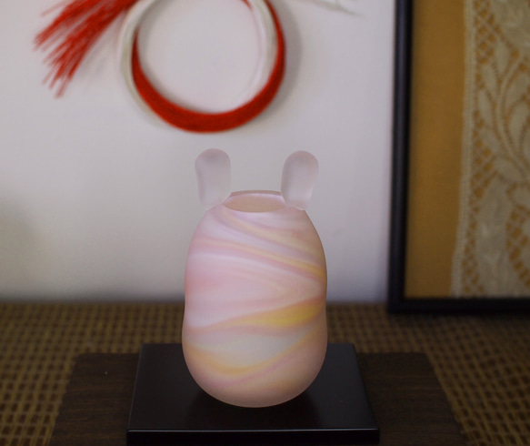 ガラスのウサギ　花器　マーブルピンク 1枚目の画像