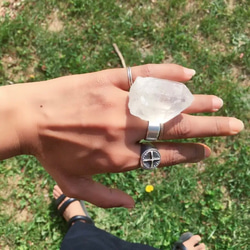 ハンドメイド リング シルバー メタル 天然石 水晶 クリスタル ポイント クリア フロスト フリーリング 指輪 1枚目の画像