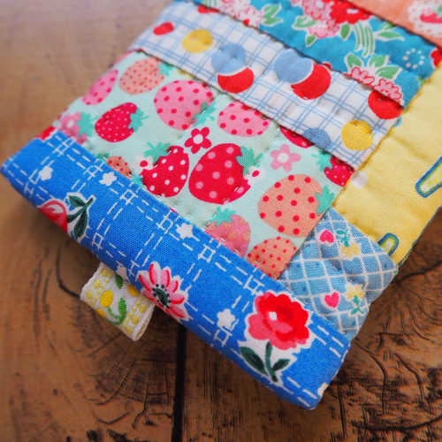 作成キット 青色マーガレット＆ソフィ まんなかファスナーポーチ