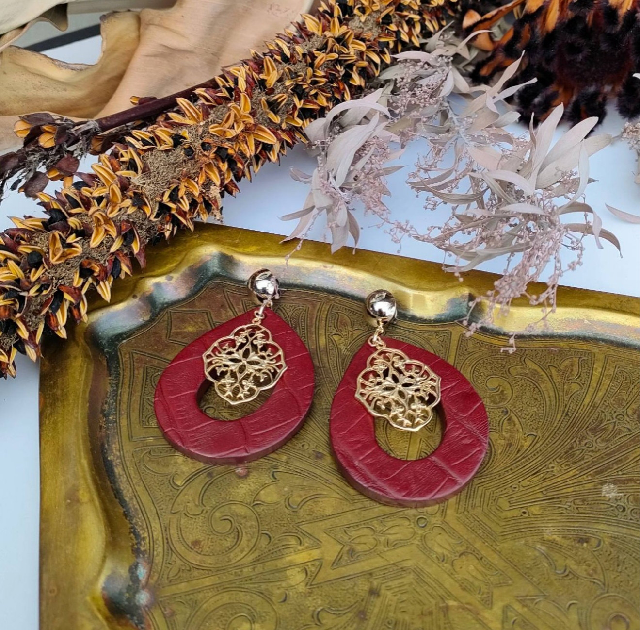 【限定カラー/ボルドー】ドロップ型／透かしチャーム　ピアス　ゴールド(イヤリング変更可)　大ぶりピアス