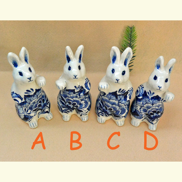 招きウサギ　陶器の絵付 右手あげ（C)　ブルーの植物柄　干支・卯　うさぎ　招き猫　縁起物　手作り陶器・陶芸 18枚目の画像