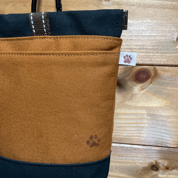 カラビナ付き　帆布　消臭肉球マナーポーチ　レンガ色　口大きめ 3枚目の画像