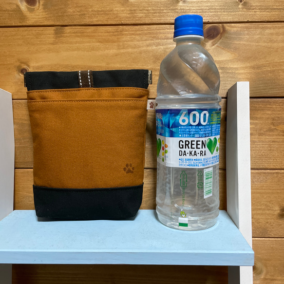 カラビナ付き　帆布　消臭肉球マナーポーチ　レンガ色　口大きめ 5枚目の画像