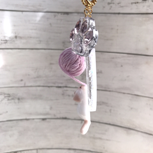 シャム猫ちゃんと毛糸玉【ラベンダー】✨SALE✨ キーホルダー sora