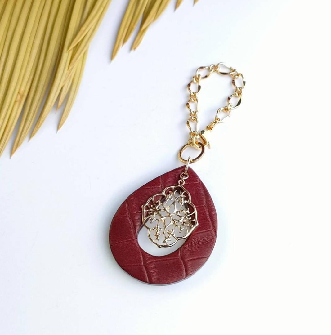 【限定カラー/ボルドー】ドロップ型大透かしチャーム /バッグチャーム  ゴールド