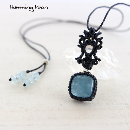 アクアマリンとレインボームーンストーンのマクラメペンダント