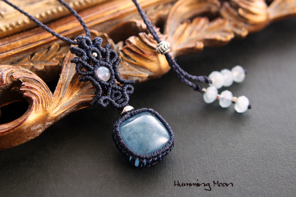 レインボームーンストーン　マクラメペンダント　ネックレス アクアマリンとレインボームーンストーンのマクラメペンダント