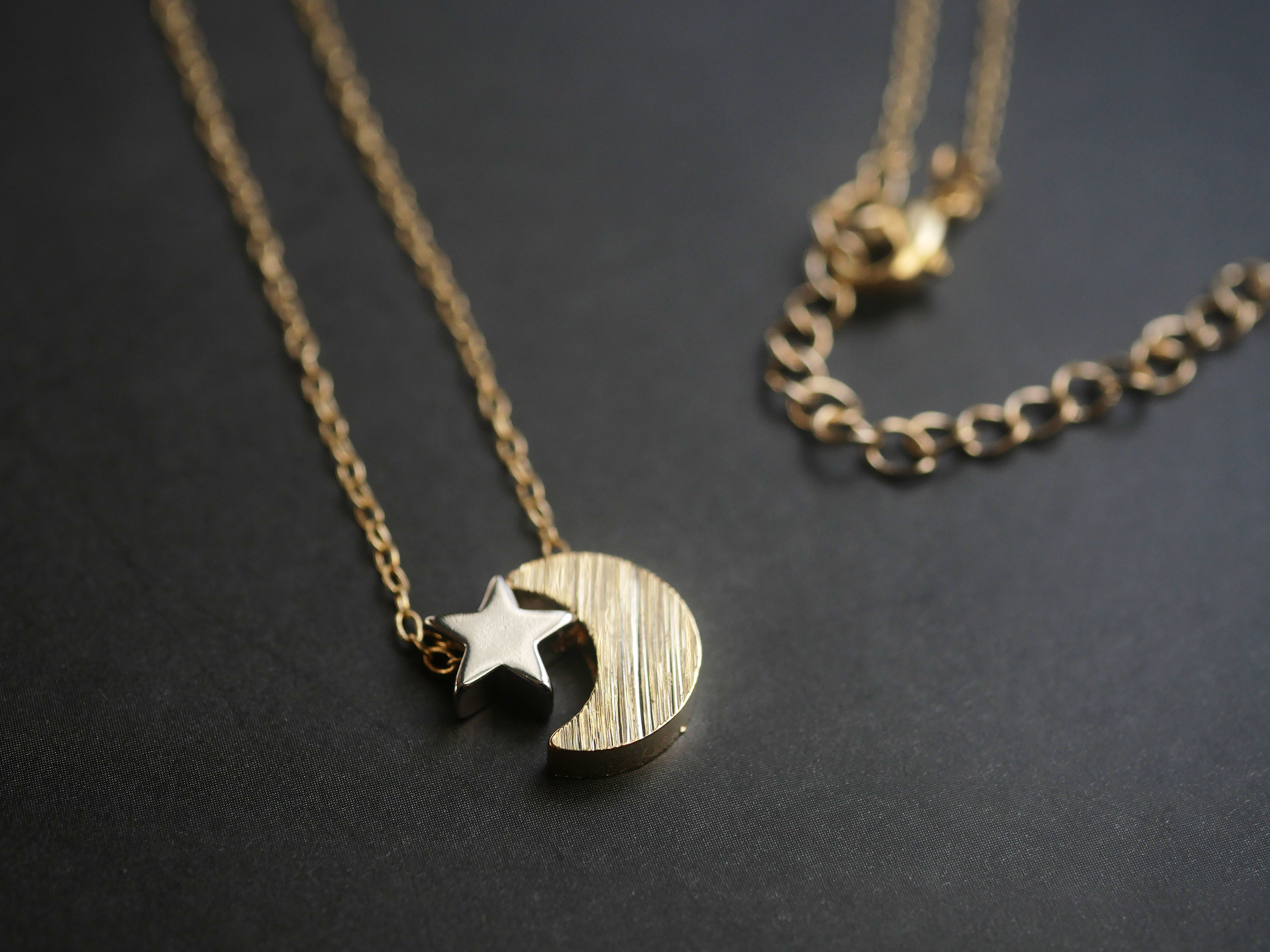 星型ペンダント ネックレス 即完売　HOLBA