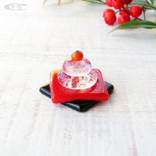 ガラスのミニ鏡餅＊本体クリア＊台座 赤&黒＊お正月飾り［ID：C03124-1
