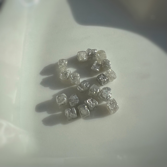【14KGF】立方體灰色鑽石原石+優質閃靈鑽鏈條戒指 第5張的照片