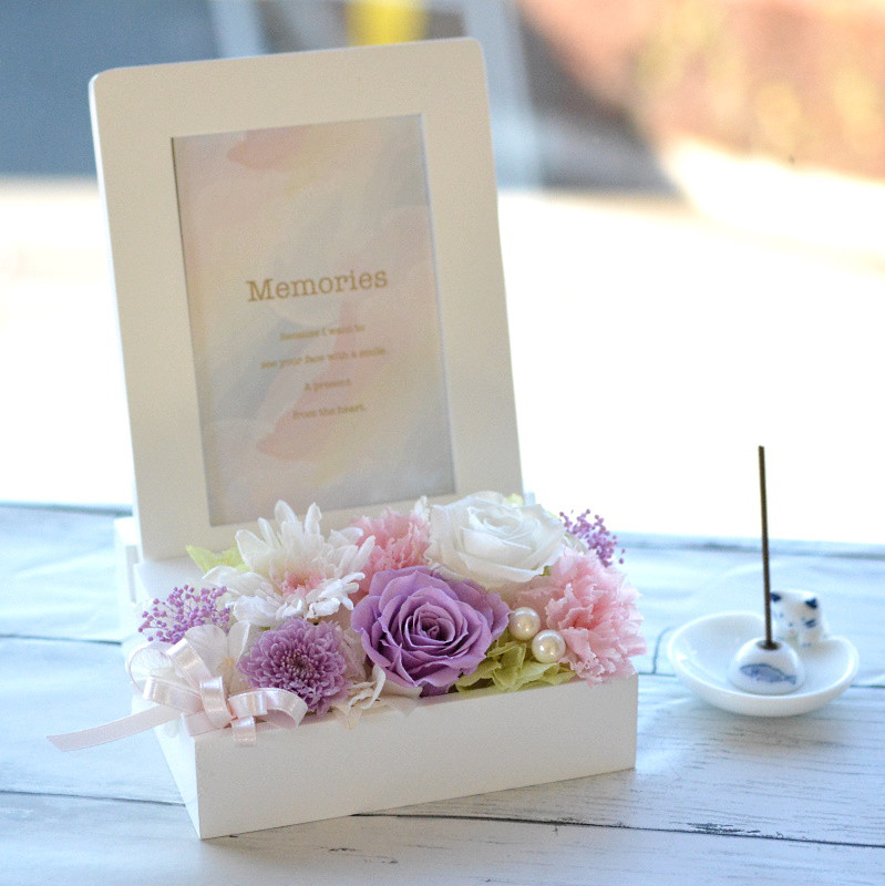 プリザーブドフラワー 写真立て 仏花 遺影 喪中 供花 枯れない花 訃報 法事 ペット 仏壇 仏具 お供え用写真立て