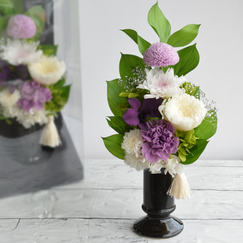 プリザーブドフラワー 初盆 彼岸 喪中はがき　仏壇　お供え　仏花 黒花器 縦長仏花プリザーブドアレンジ　Kuyo033 4,914円