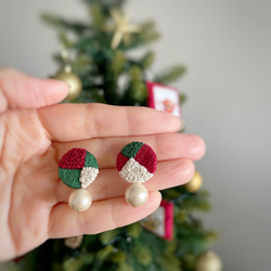 Christmas 刺繍ピアス（2wayキャッチ付き） 1枚目の画像