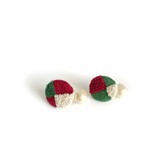 Christmas 刺繍ピアス（2wayキャッチ付き） 2枚目の画像