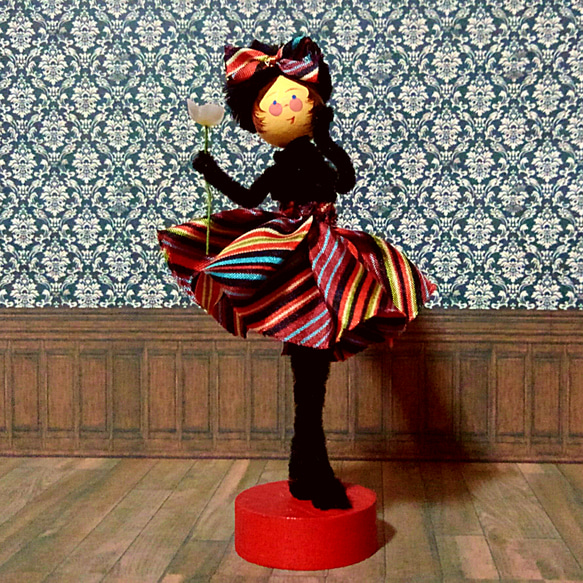 モールのポーズドールの制作キット D ダイアゴナルストライプのスカート(ブラック) Chenille doll kitD 1枚目の画像