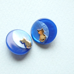 アクリルボタンのイヤリング：瑠璃月猫 5枚目の画像
