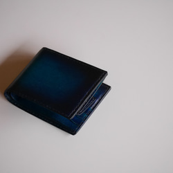 シンプル二つ折り財布　ヌメ革　紺　ネイビー　【深海の色】 3枚目の画像