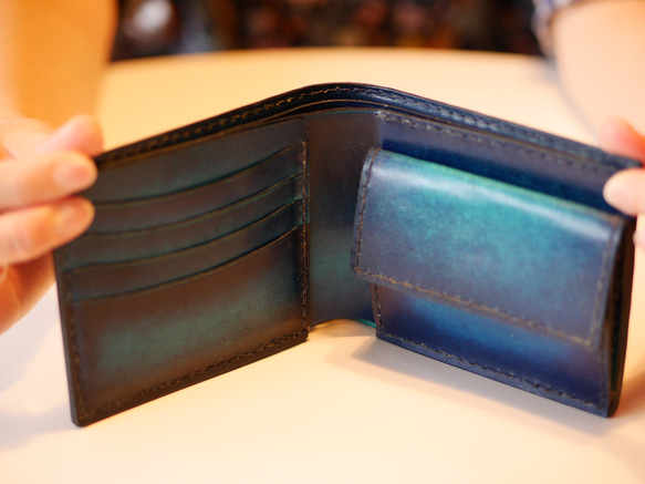 シンプル二つ折り財布　ヌメ革　紺　ネイビー　【深海の色】 5枚目の画像