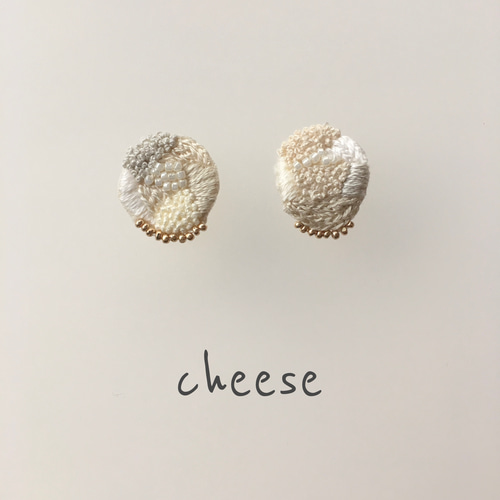 211◇iroiro◇アイボリー.刺繍ピアス.刺繍イヤリング.刺繍アクセサリー 