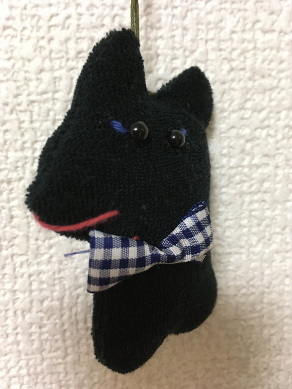 蝶ネクタイの黒猫ぬいぐるみストラップ 3枚目の画像