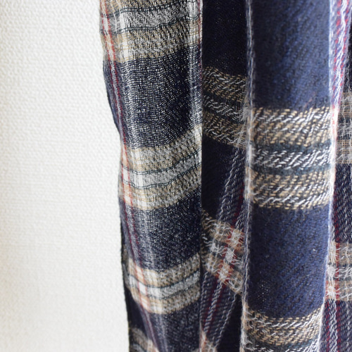 受注制作】タータンチェックのウールガーゼの大判ストール ネイビー