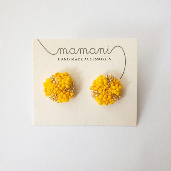 ミニ丸シリーズ　mimosa （ピアス/イヤリング）刺繍　ビーズ刺繍 2枚目の画像