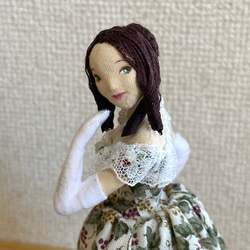 ドレスを纏う人形（椿姫） 4枚目の画像