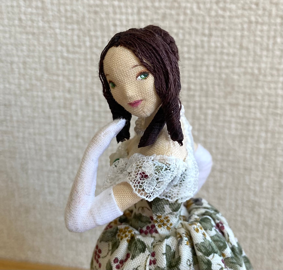 ドレスを纏う人形（椿姫） 4枚目の画像