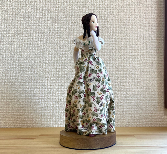 ドレスを纏う人形（椿姫） 6枚目の画像