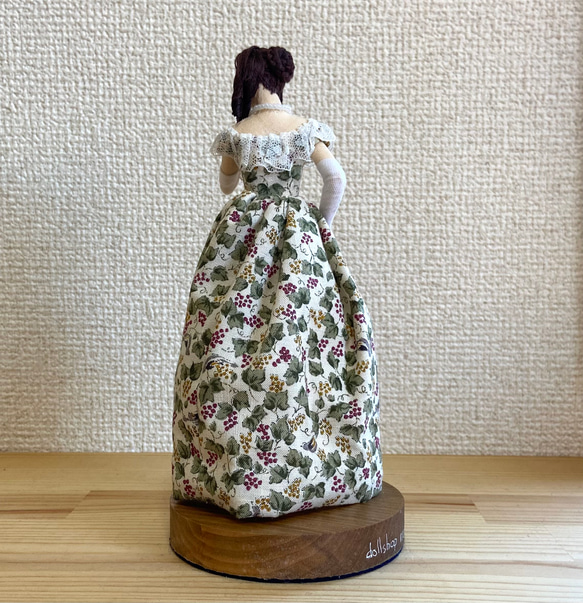 ドレスを纏う人形（椿姫） 8枚目の画像