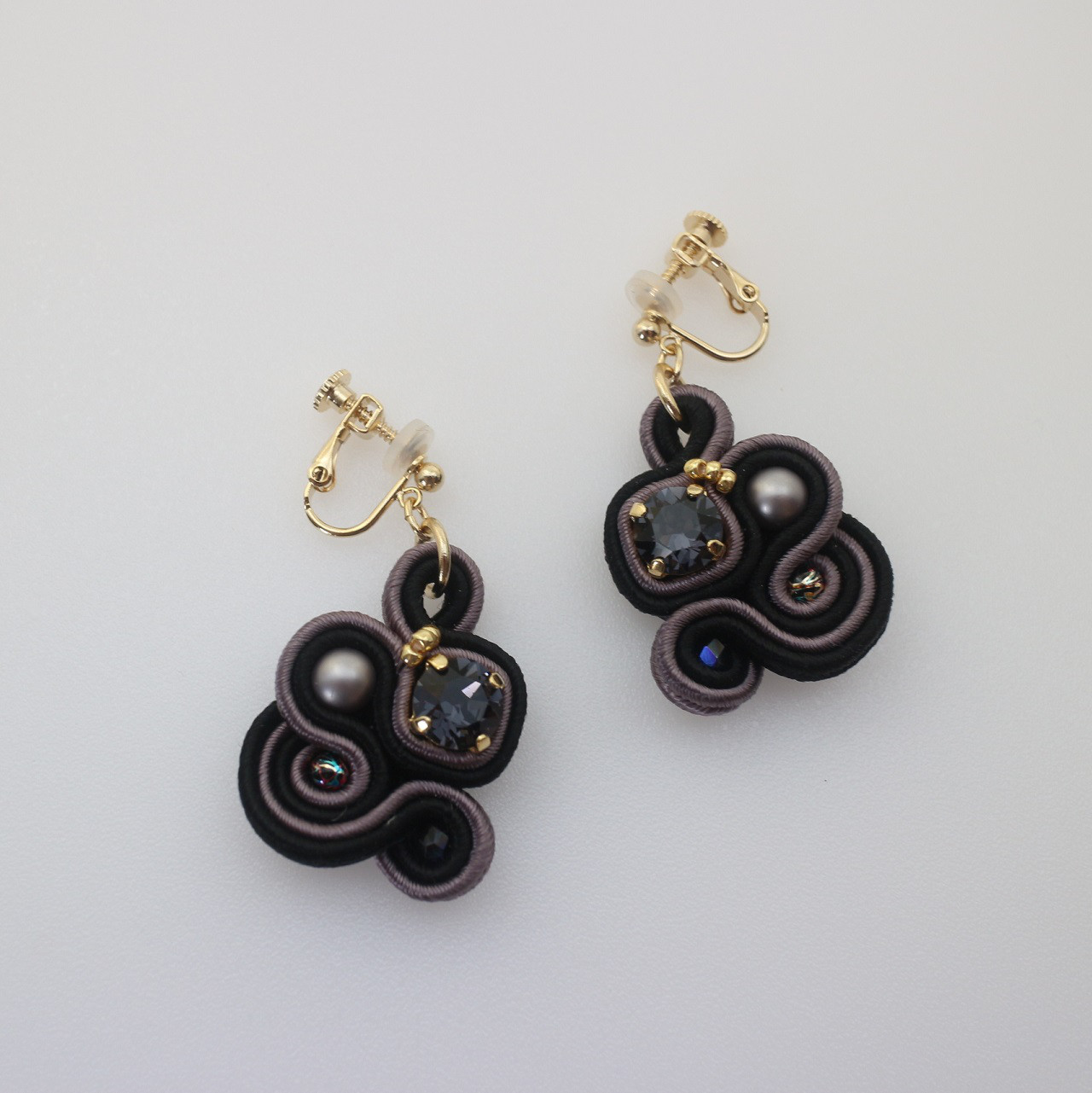 【Emma-エマ-】 soutache（ソウタシエ）ピアスorイヤリング ［ブラック×グレー系］