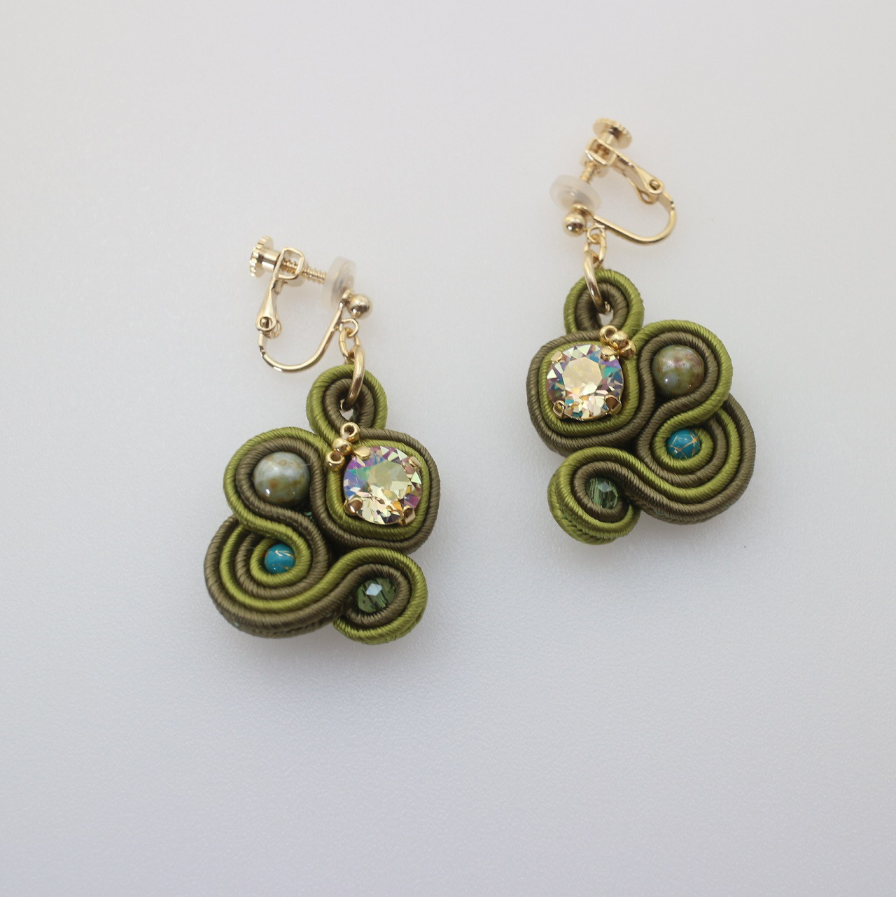 【Emma-エマ-】 soutache（ソウタシエ）ピアスorイヤリング ［オリーブグリーン系］