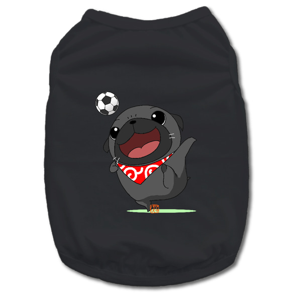 【ドッグウェア】サッカーをするパグ（黒パグ） 3枚目の画像
