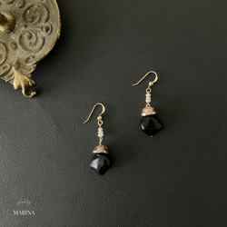 {14kgf} 英國復古珠子和珍珠耳環 - 黑色 第1張的照片