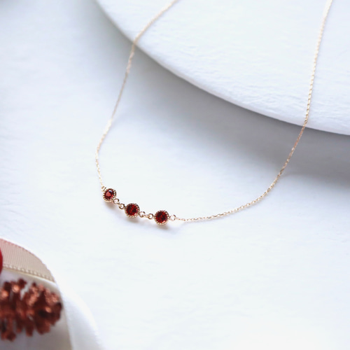 Sot to] K10 ネックレス【ちいさな3粒 ガーネット】 ネックレス